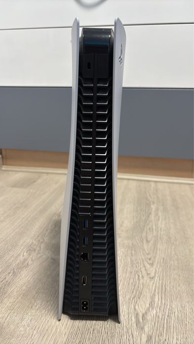 Пакет с конзола PlayStation 5