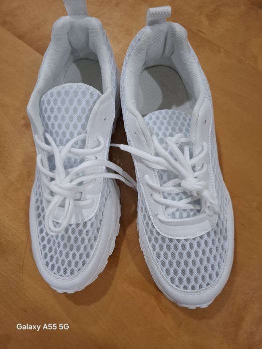 Кроссовки летние