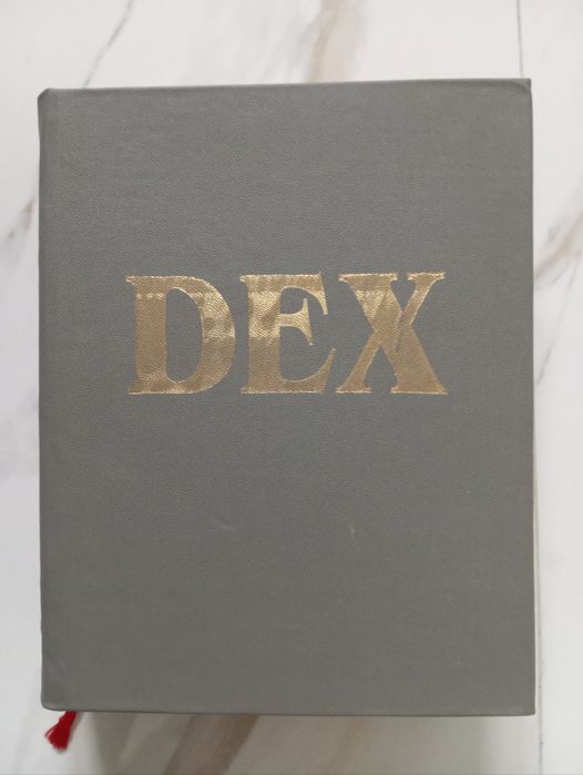 Vând Istoria literaturii române și Dicționarul explicativ al limbii ro