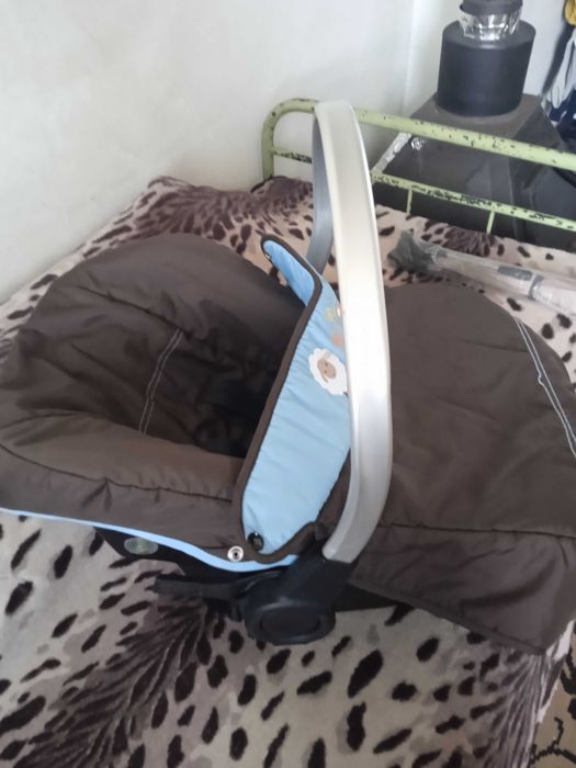 столче за кола за новородено