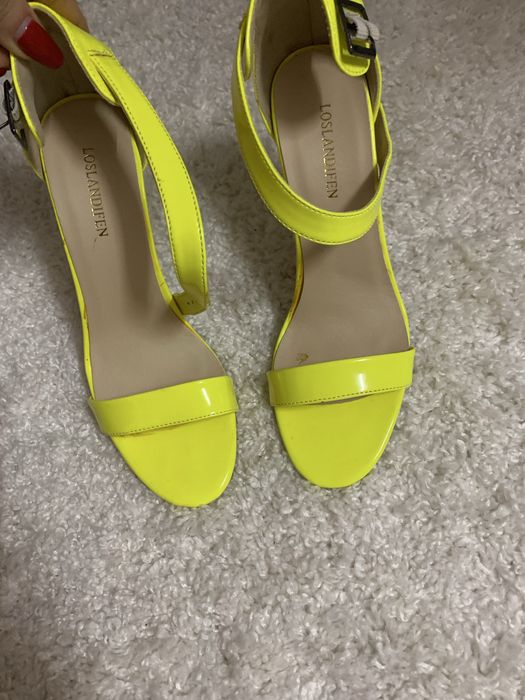 Елегантни сандали