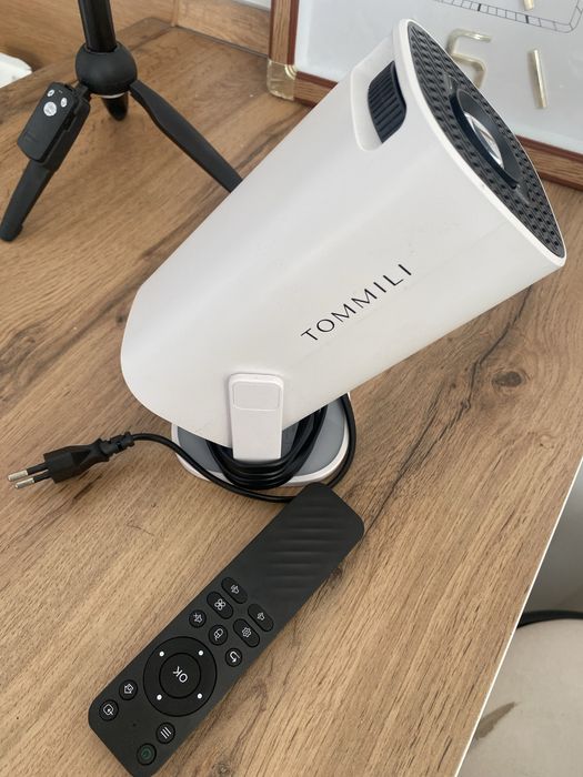 Проектор Tommili