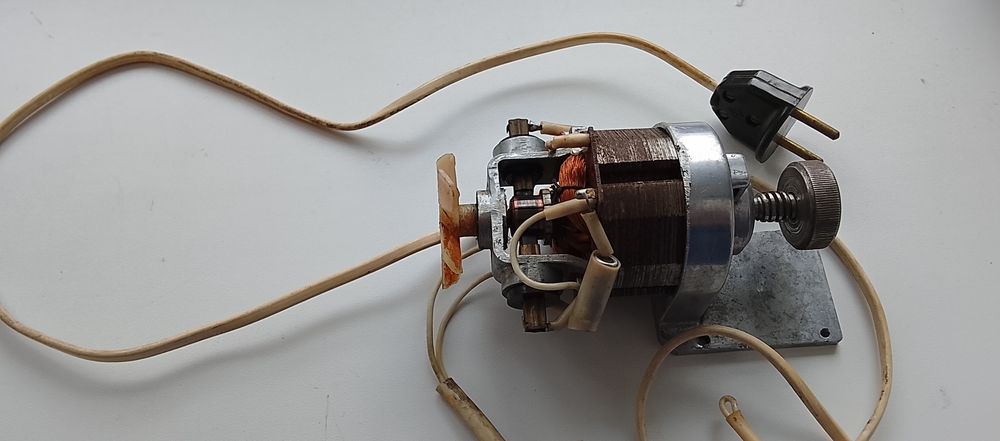 Продам моторчик электрический