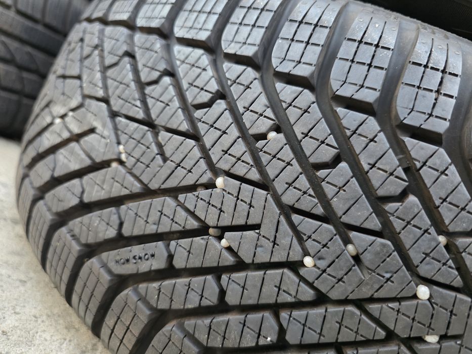 2бр Като нови зимни гуми 205 60 16 - Pirelli