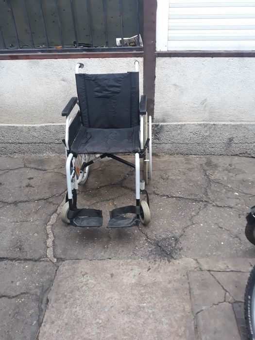 Carucior handicap scaun cu rotile