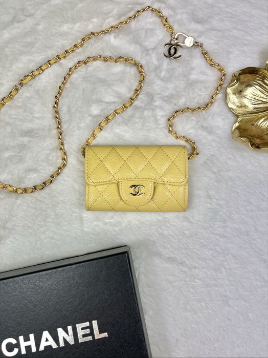Chanel Caviar Quilted Flap Card Holder on Chain – Жълто портмоне/чанта с верижка