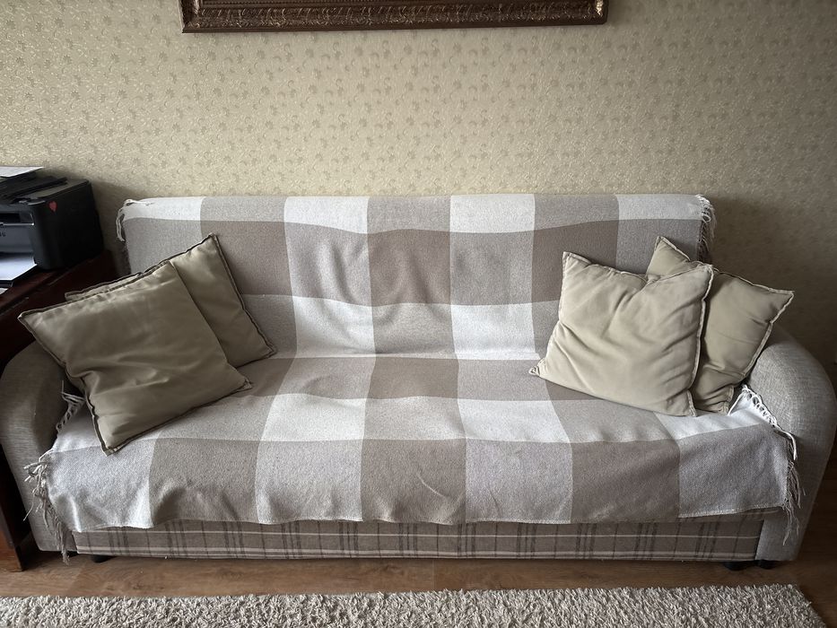 Диван в гостинную большой