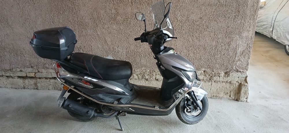 Largo motors brendiga tegishli motosikl sotiladi.