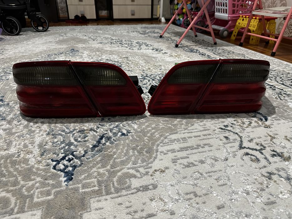 Мерседес 210 задний фар