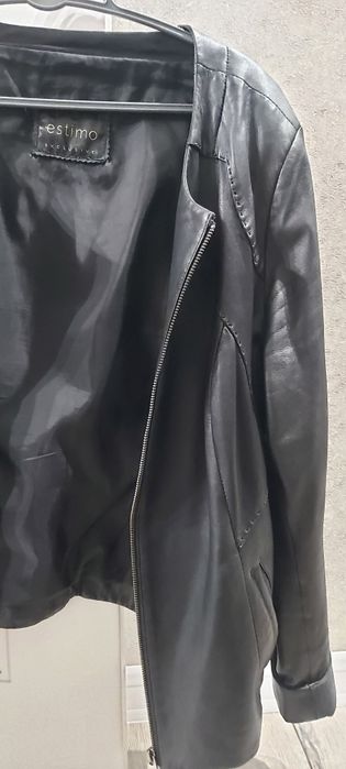 Продам кожанку на 52-54размер!