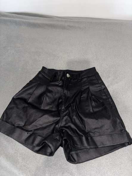 Къси кожени панталонки