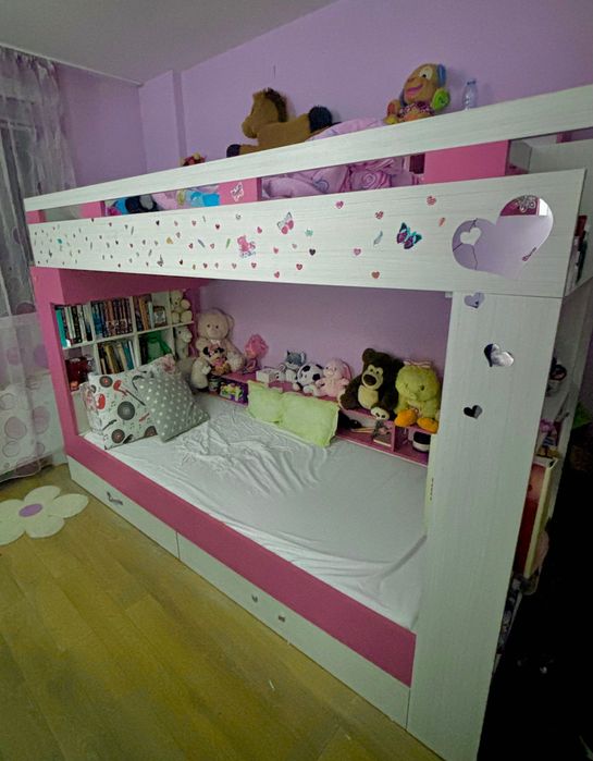Двуетажно момичешко легло
