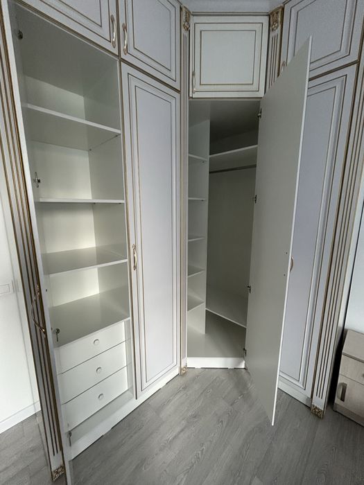 Продам угловой шкаф  МДФ в спальню б/у, в отличном состоянии1