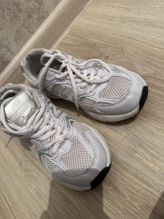 Продам туфли и кроссовки