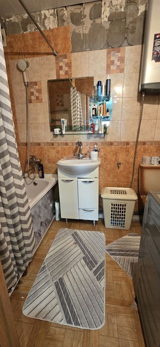 Продам З ком.квартиру