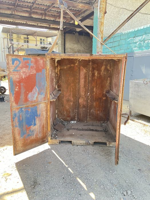 Сейф металический