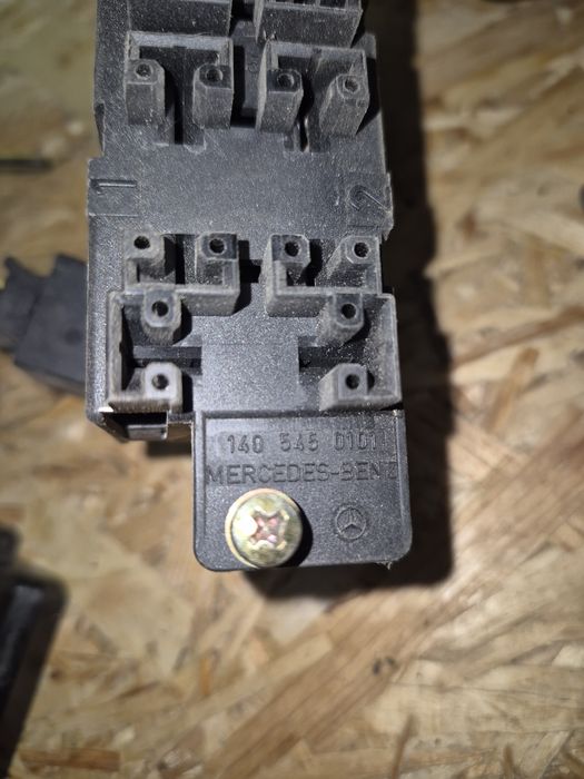 Блок от предохранителя Mercedes W140