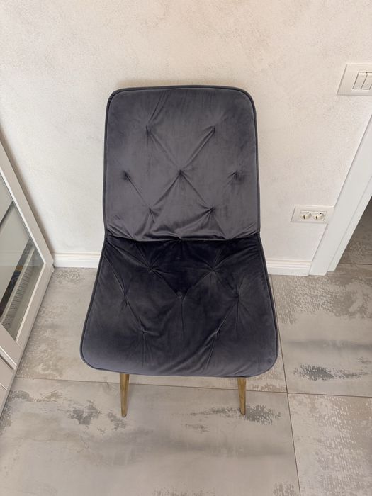 Set 4 scaune tapițeri gri cu picioare aurii