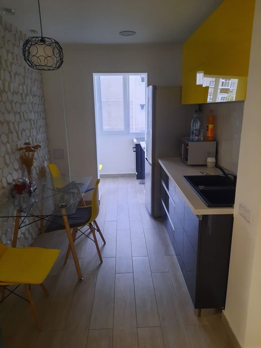 Închiriez ap 3 camere