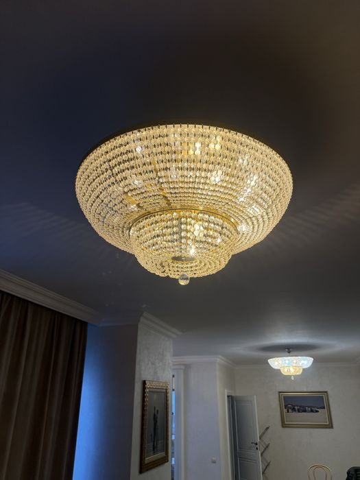 Две люстры состояние отличное