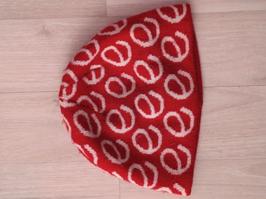 Шапки зимние и шарф