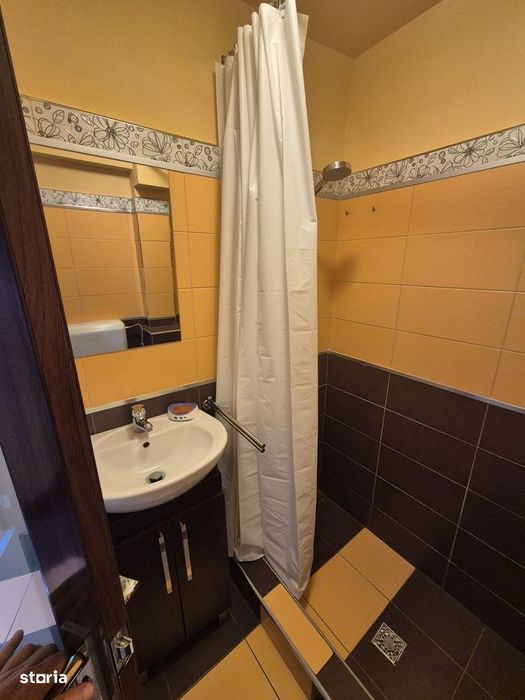 Vand apartament 3 camere Micro 4
