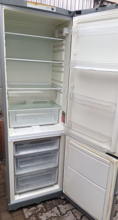 Двухкамерный Ariston