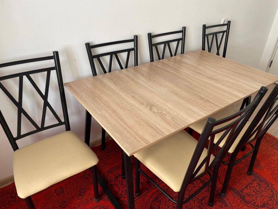 Срочно продам стол стулья