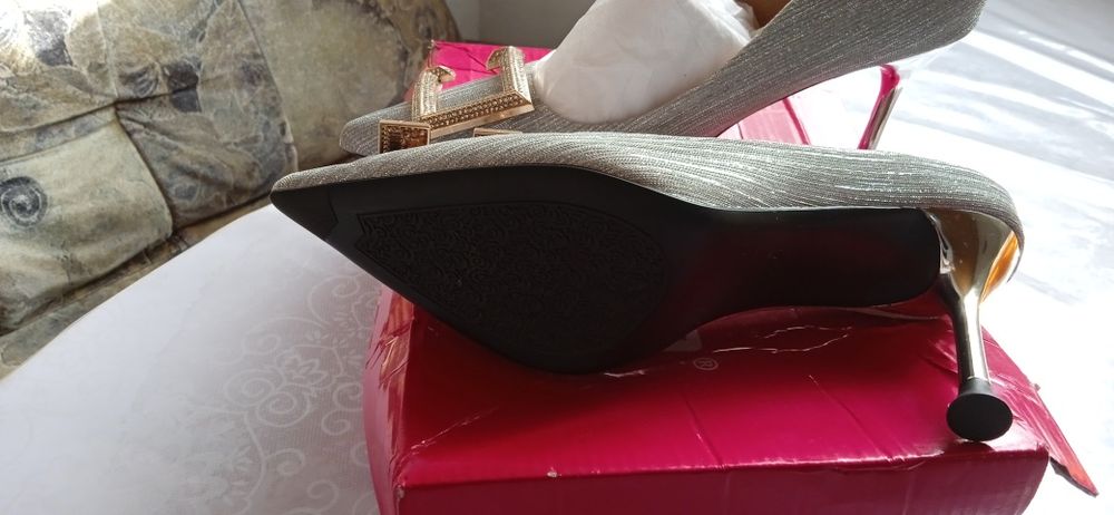 Продам новые туфли