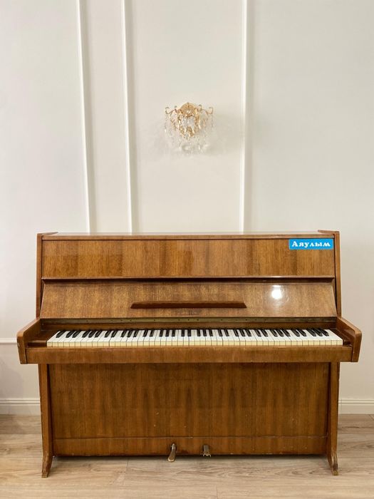 Продам пианино Петров