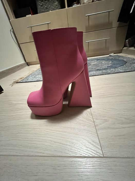 Ghete roz marimea 36 noi