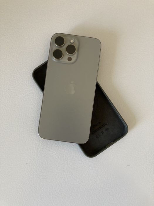 iPhone 15 pro max ca NOU 90%bat liber de rețea