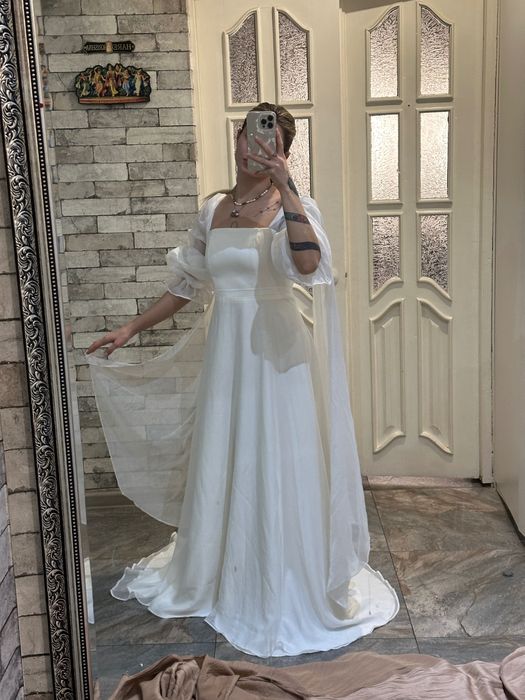 Белое свадебное платье, для никях/  на роспись в загс помолвки