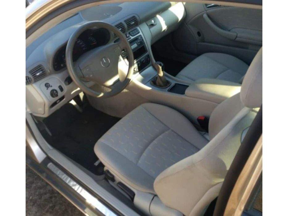 Продавам лек автомобил Мерцедес