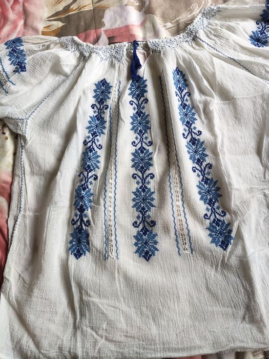 De vânzare ie românească cusută manual