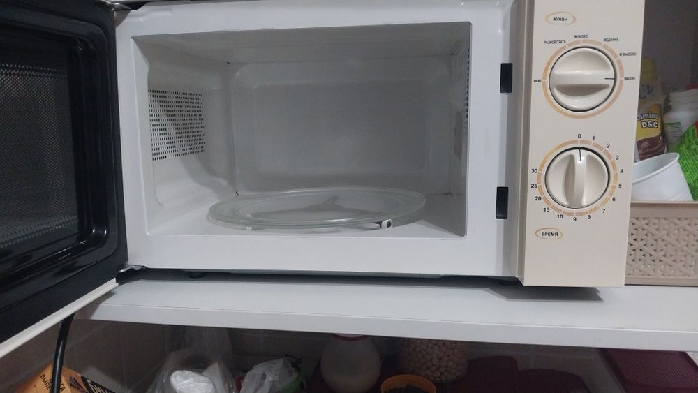 Микроволновка в рабочем состоянии.