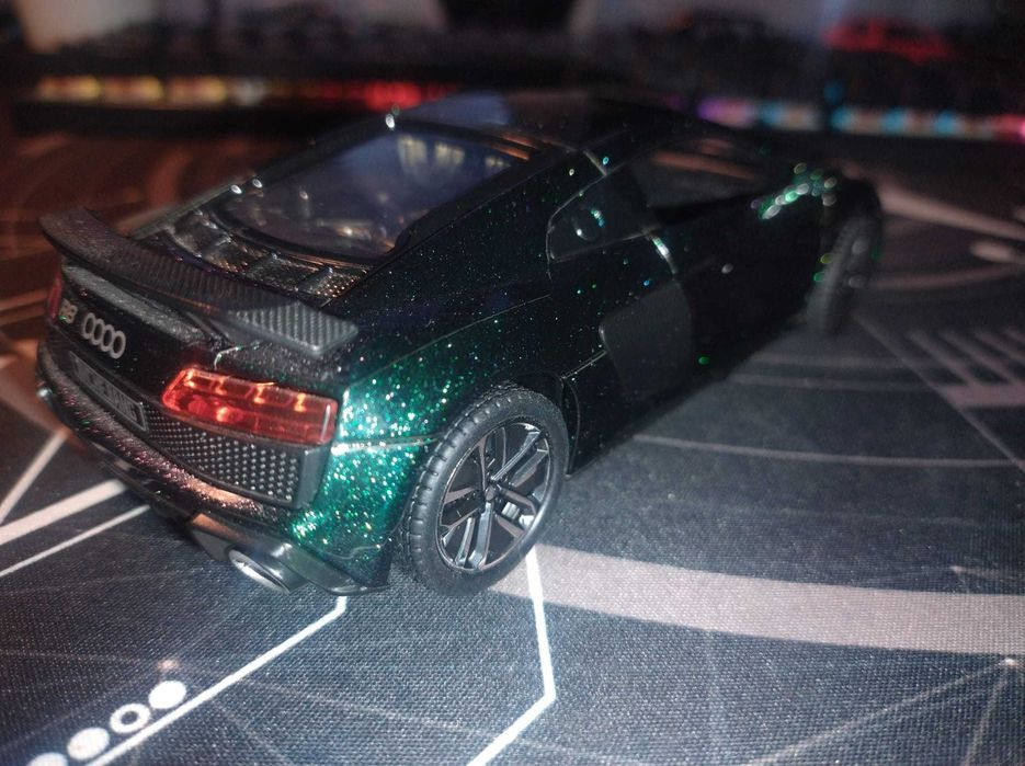 Macheta Audi R8 scara 1:32