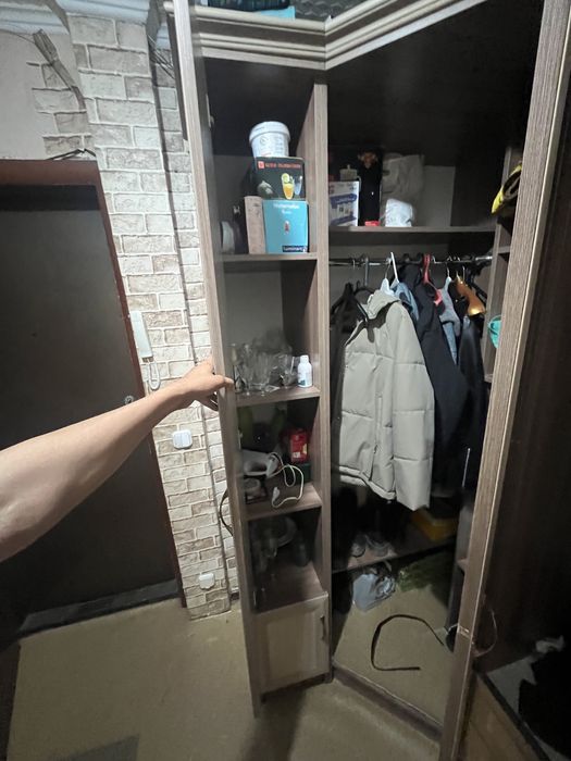 Корпусный шкаф для прихожей