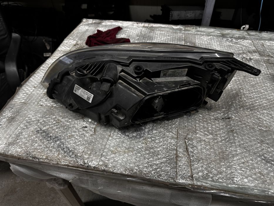 aripă dreapta față volvo v 40.cod:31283327.