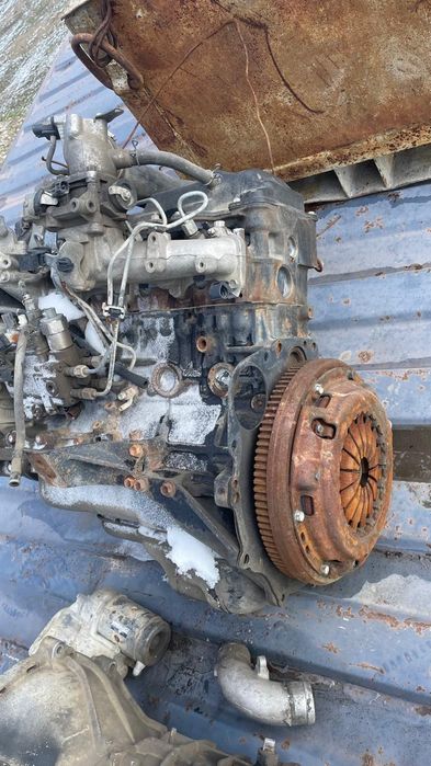 Двигатель и каробка дизельный