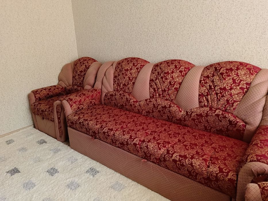 Срочно продам диван