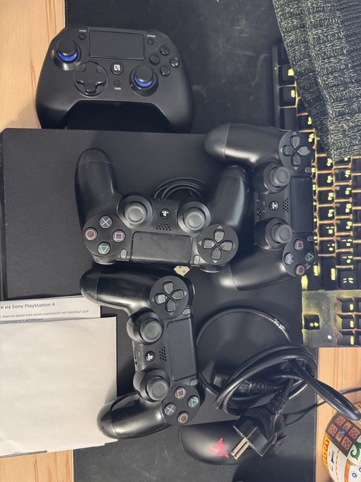 Ps4 pro 1 Тб 4 джойстика и HEN