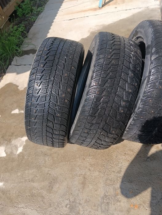 Продам шипованую резину R17 225/55