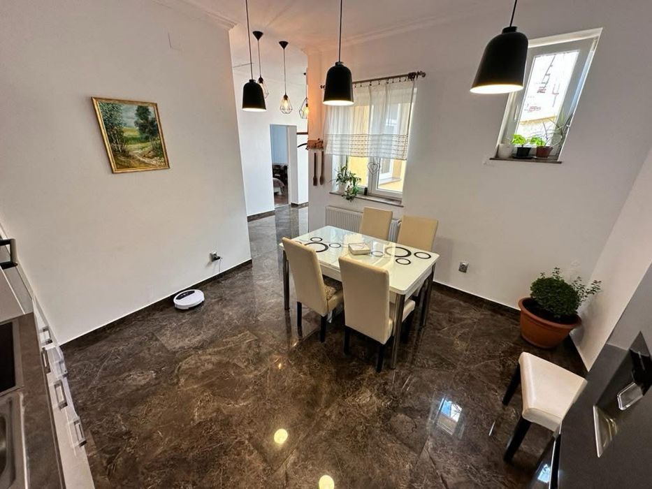 Ofer spre inchiriere Casa in zona Piata Mica Str Paris