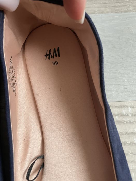 Нови велурени равни обувки Н&М 39