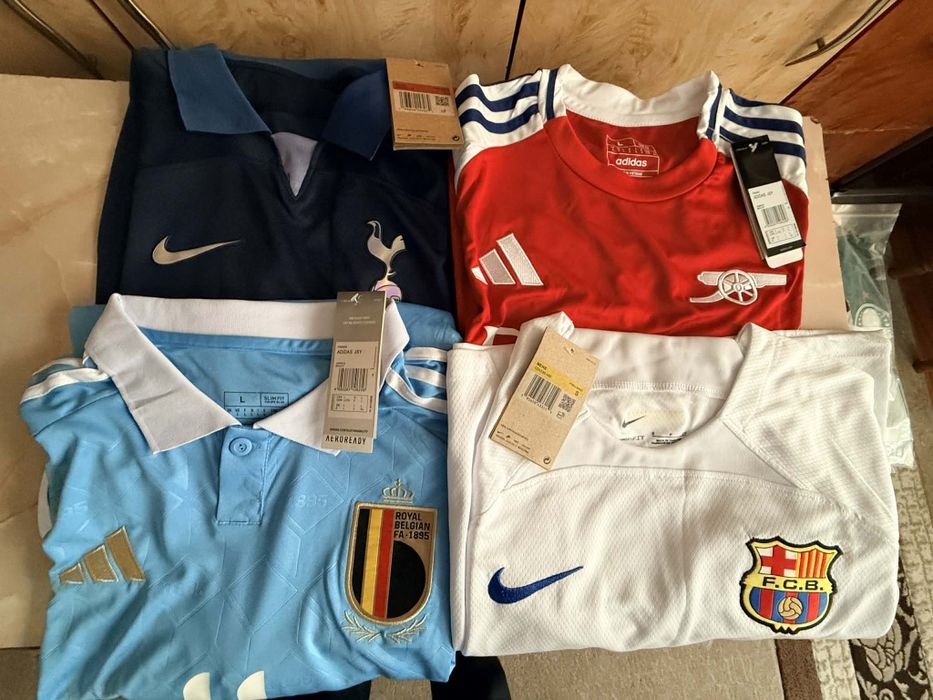 Tricouri de fotbal noi cu eticheta