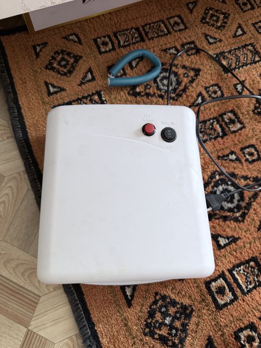 Продам лампу для ногтей