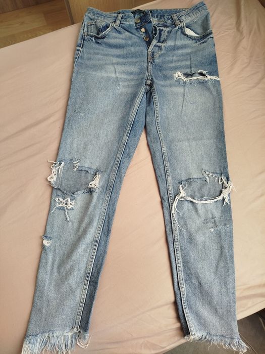 Накъсани сини дънки Bershka