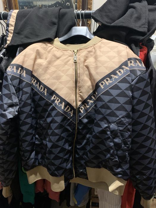 Treinig nou XL, pe negru su albastru