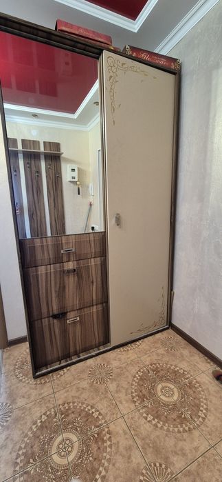 Продам шкаф в прихожую.